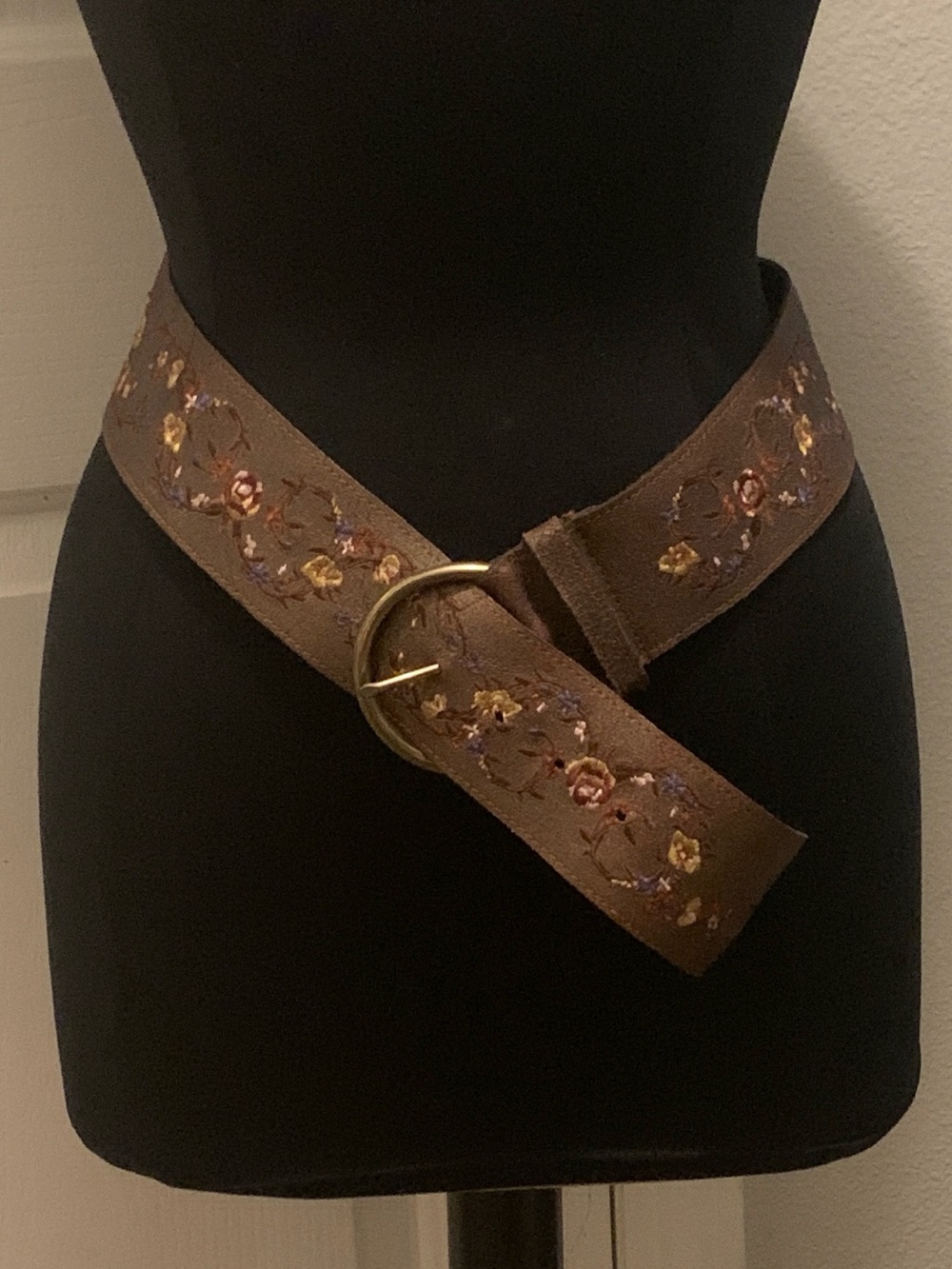 Vintage Nine West Floral Embroidered Leather Belt